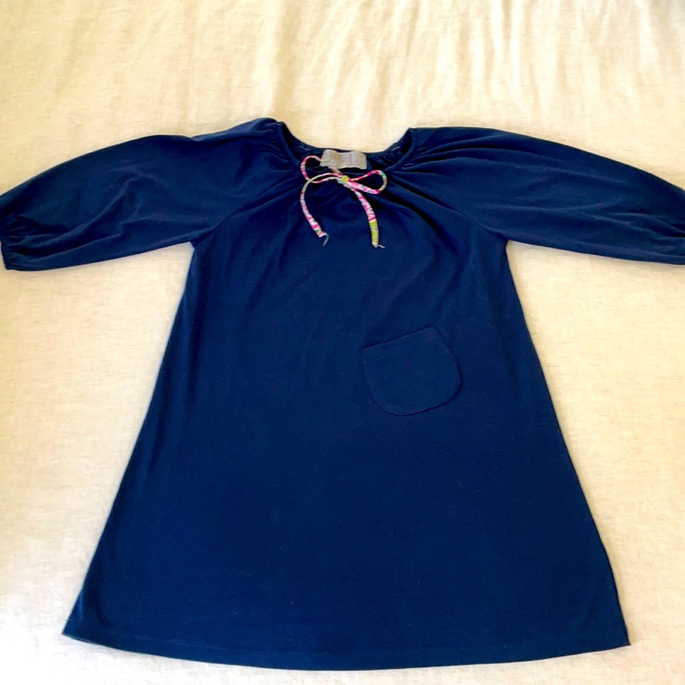 Adorable girls dress. Sweet pocket in front. Pretty now detail.